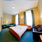 Atrium 3*