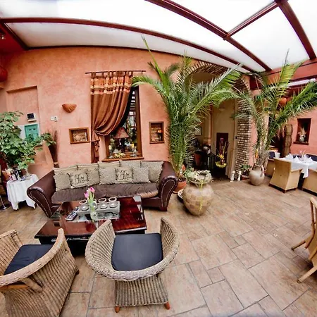 Atrium 3*