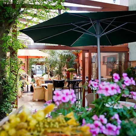 Atrium Hotel 3*