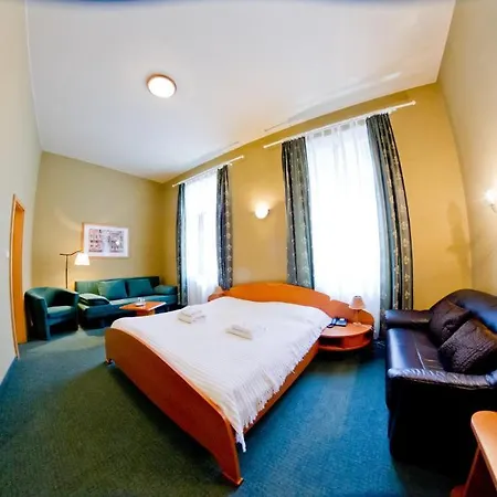 Atrium 3*